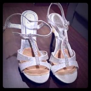 Used Silver rhinestone heels size 7.5